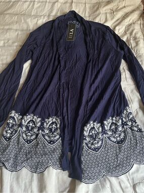 Navy Open-Front Cardigan with White Embroidered Hem